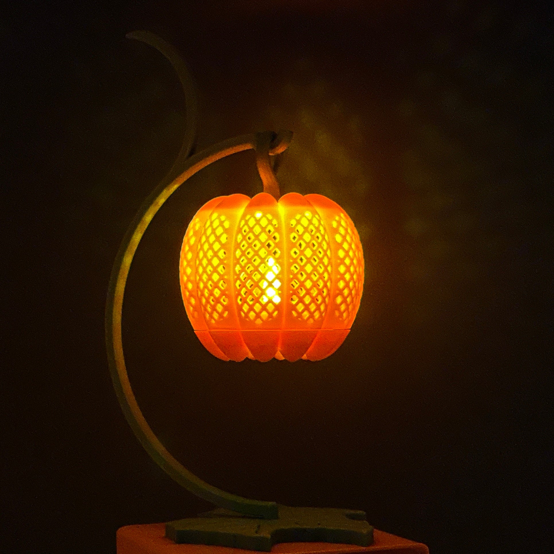 Pumkin Luminary with Leaf Stand